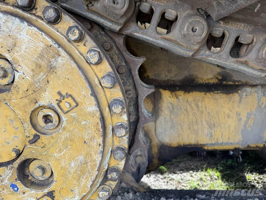CAT D 6 T LGP بلدوزرات مجنزرة