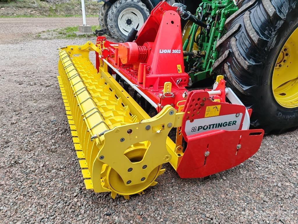 Pöttinger Lion 3002 الكاسحات وقلابات التربة ذات المحركات