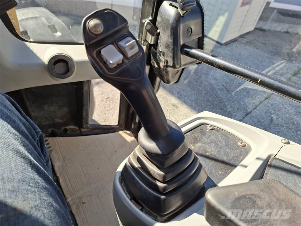CAT 906H2 لوادر بعجل