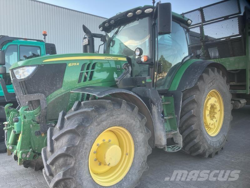 John Deere 6215R الجرارات