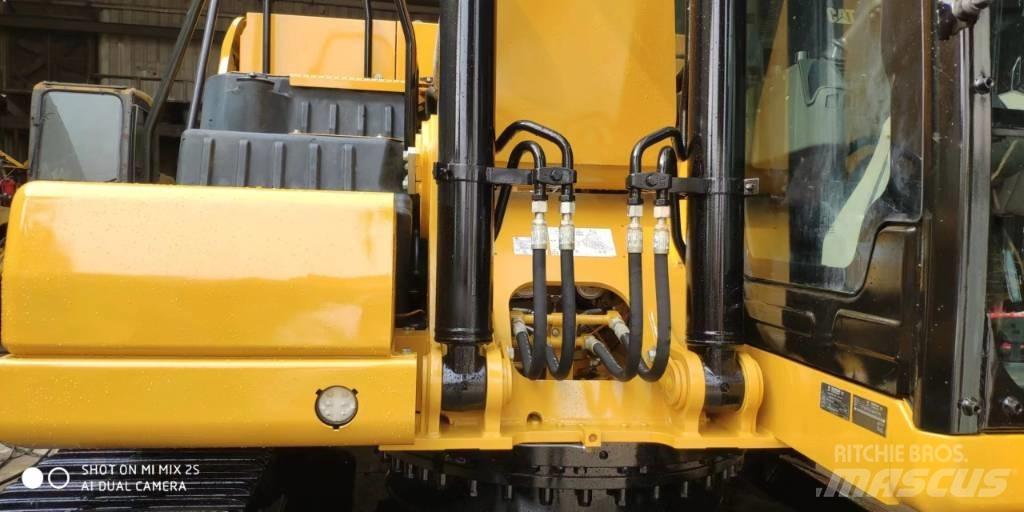 CAT 320 حفارات زحافة