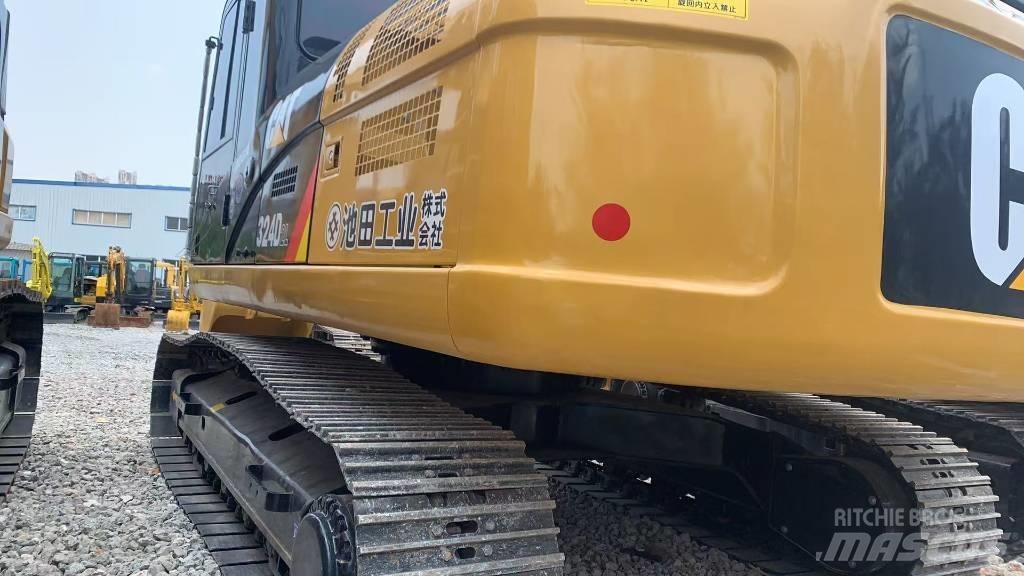 CAT 324 D حفارات زحافة
