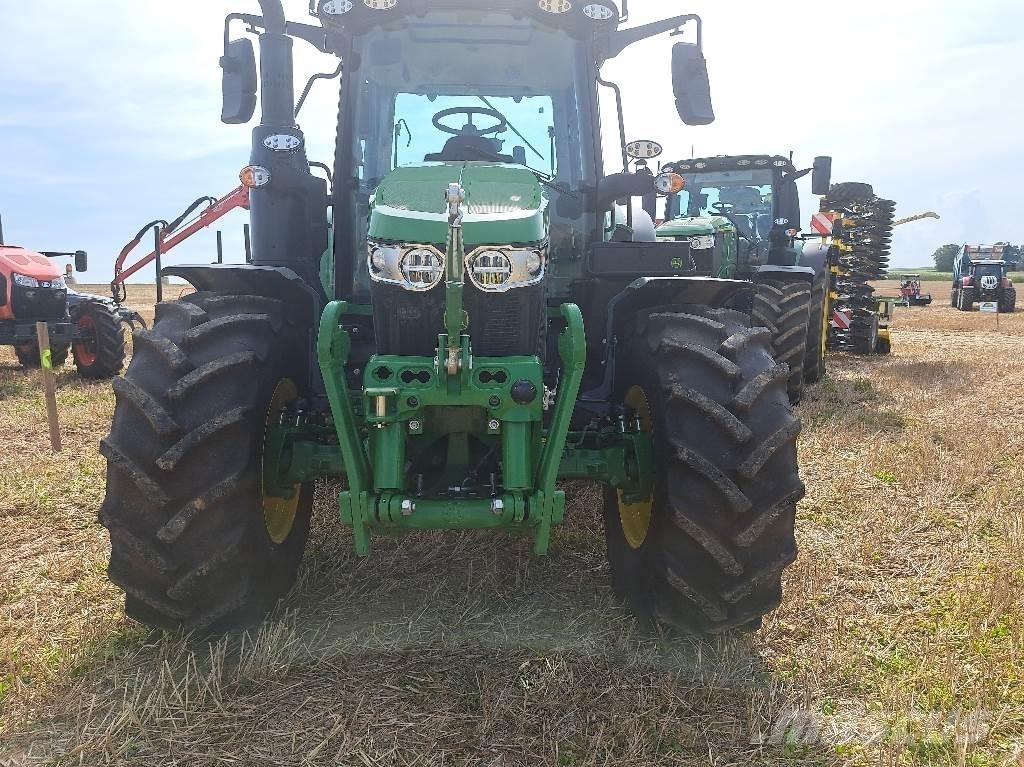 John Deere 6110M الجرارات