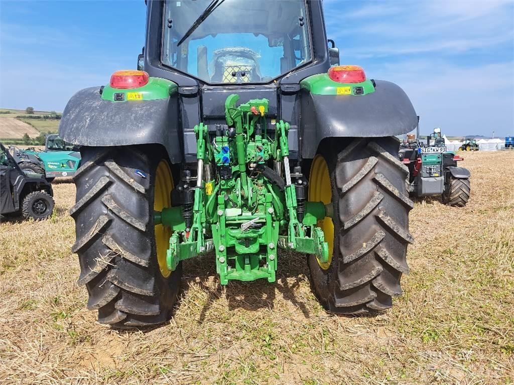 John Deere 6110M الجرارات