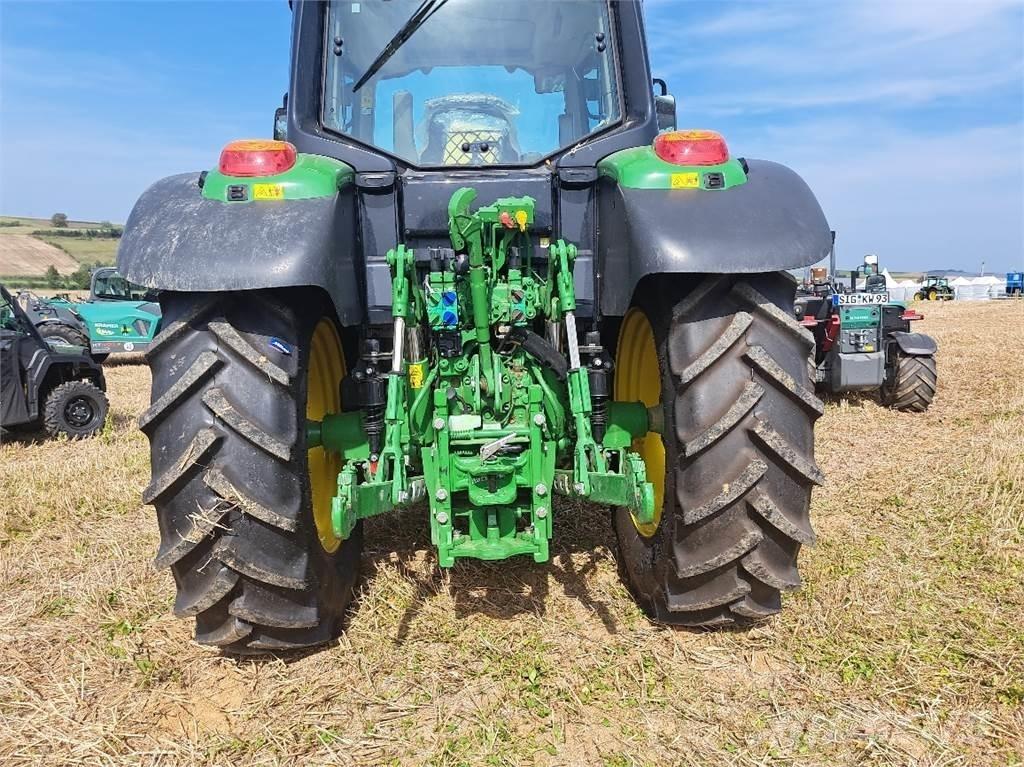 John Deere 6110M الجرارات