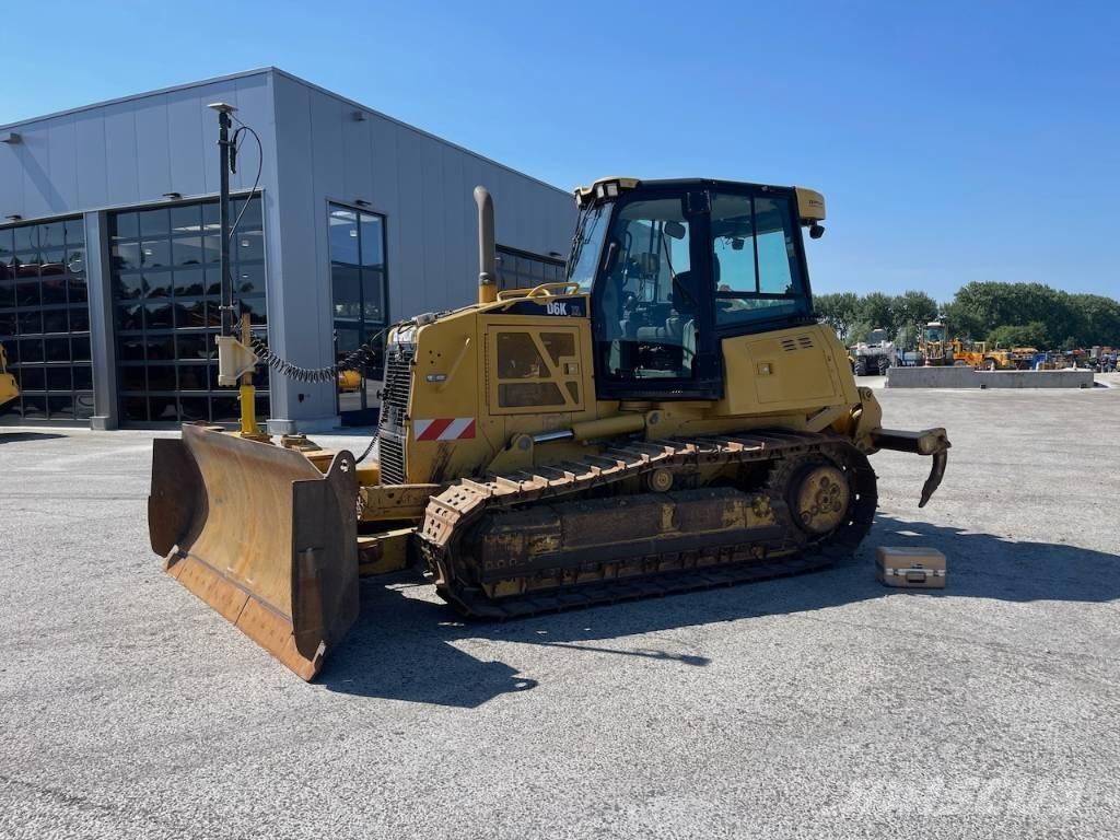 CAT D 6 K XL بلدوزرات مجنزرة