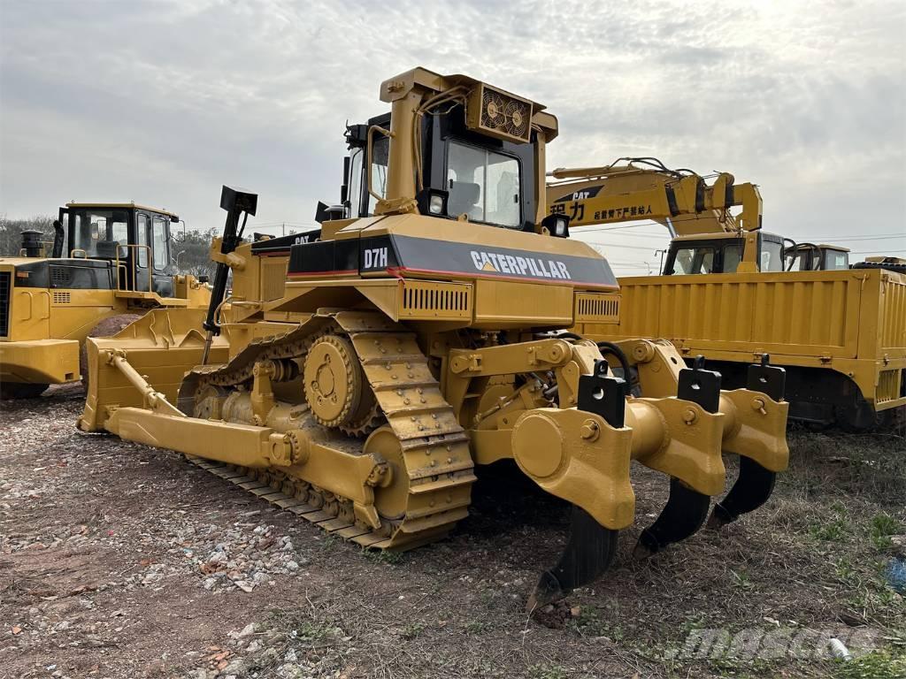 CAT D7H بلدوزرات مجنزرة