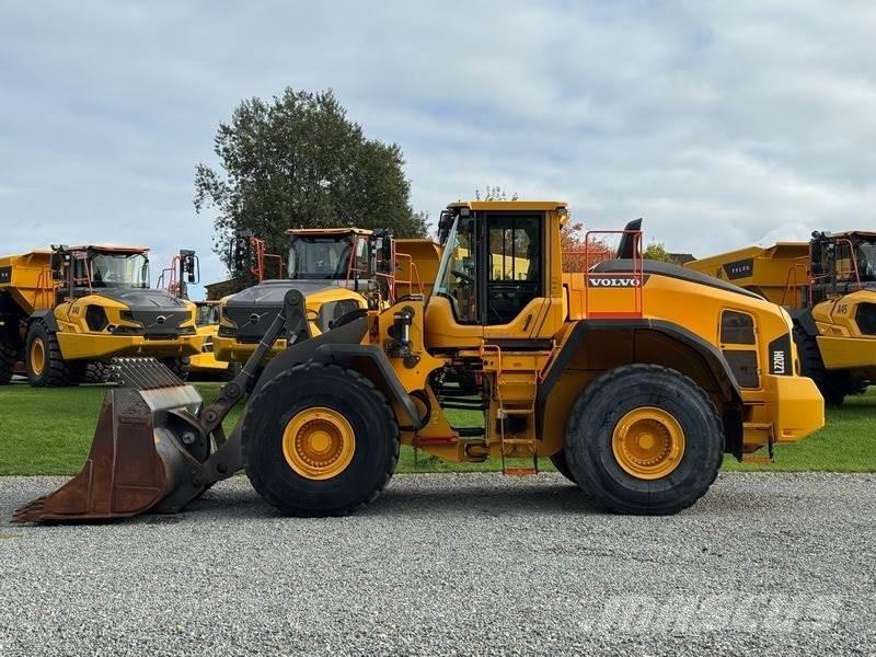 Volvo L 220 H لوادر بعجل