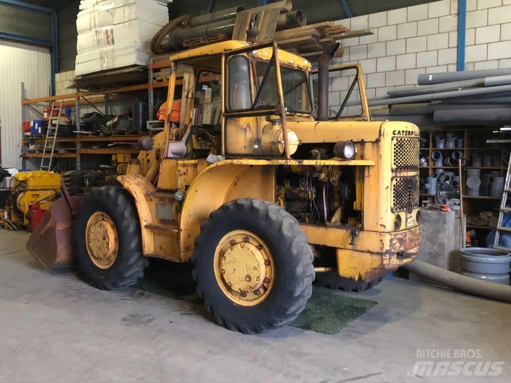CAT 922 B لوادر بعجل