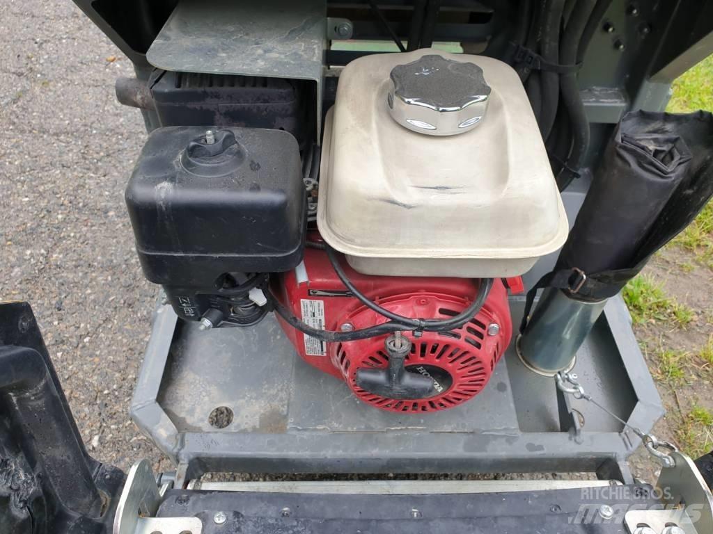 Wacker Neuson DT 05 عربات نقل قلابة مجنزرة