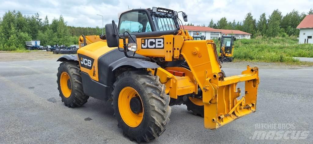 JCB 535-95 مناولات متداخلة