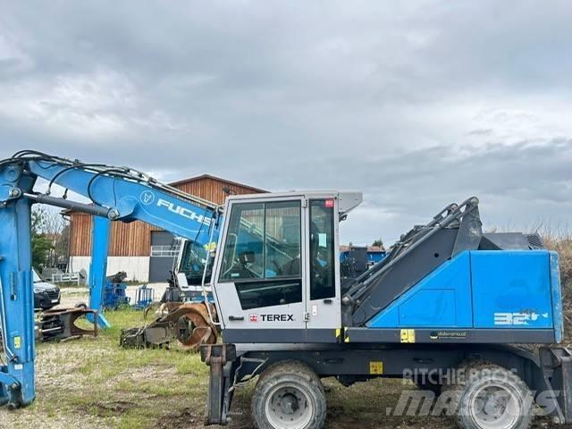 Fuchs MHL 320 مناولات المخلفات / مناولات صناعية