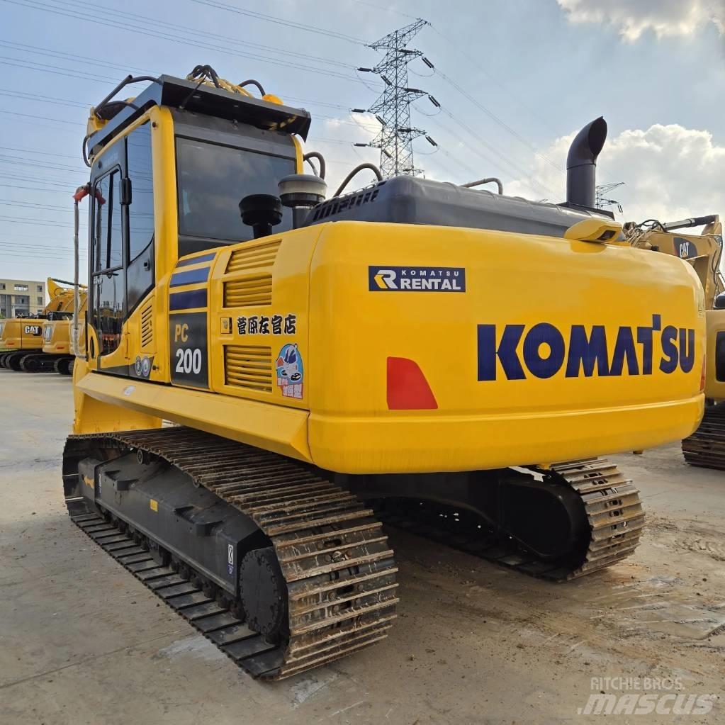 Komatsu PC 200-8 حفارات زحافة
