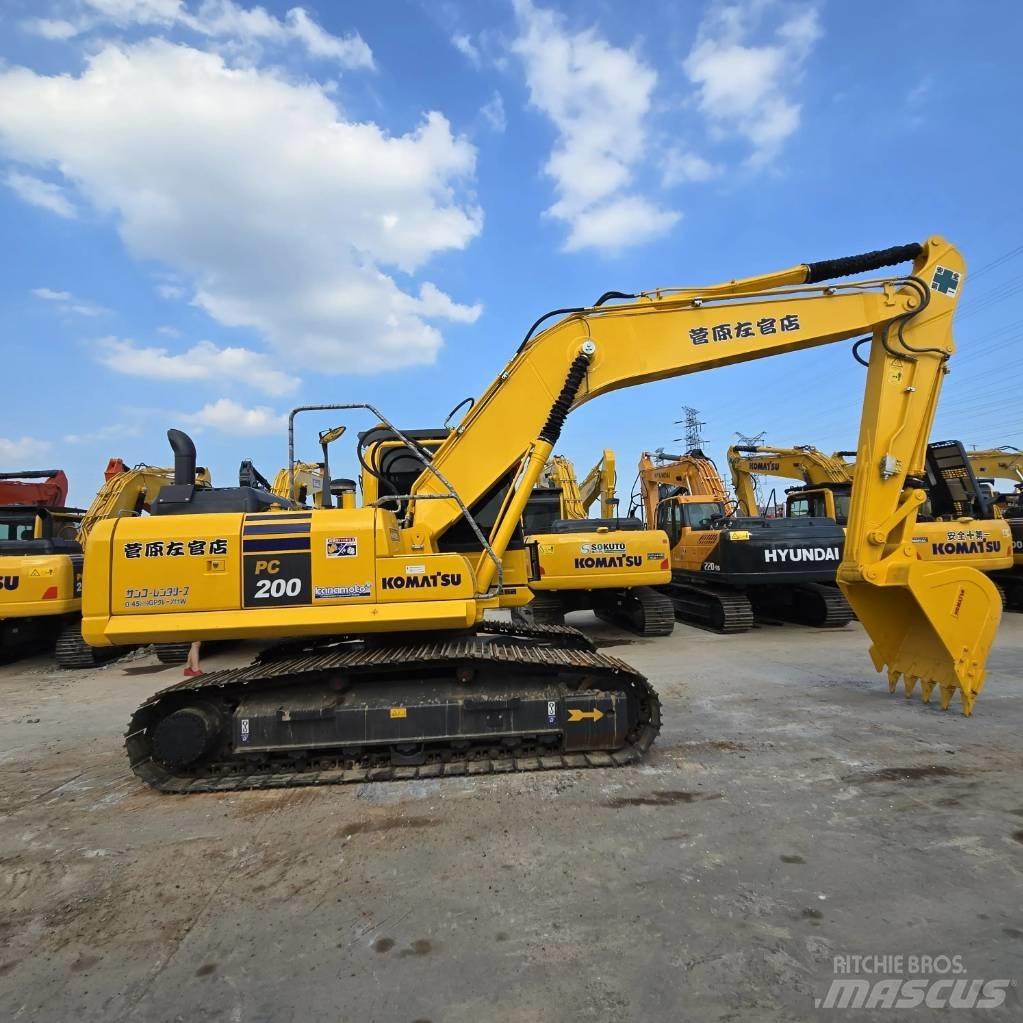 Komatsu PC 200-8 حفارات زحافة