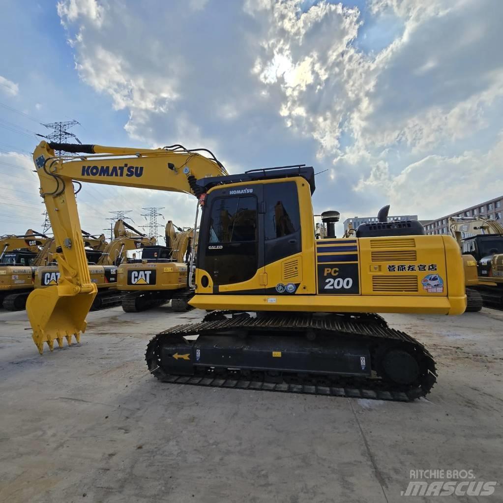 Komatsu PC 200-8 حفارات زحافة