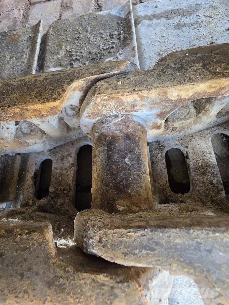 Komatsu PC210LC-8 حفارات زحافة