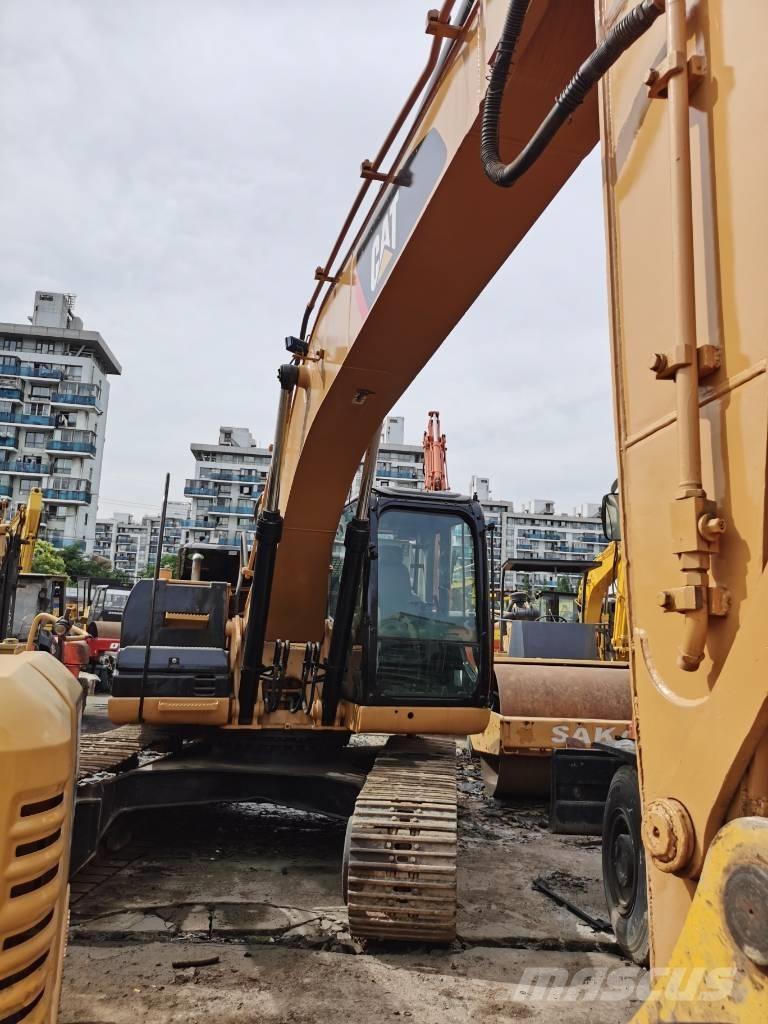CAT 323D حفارات زحافة