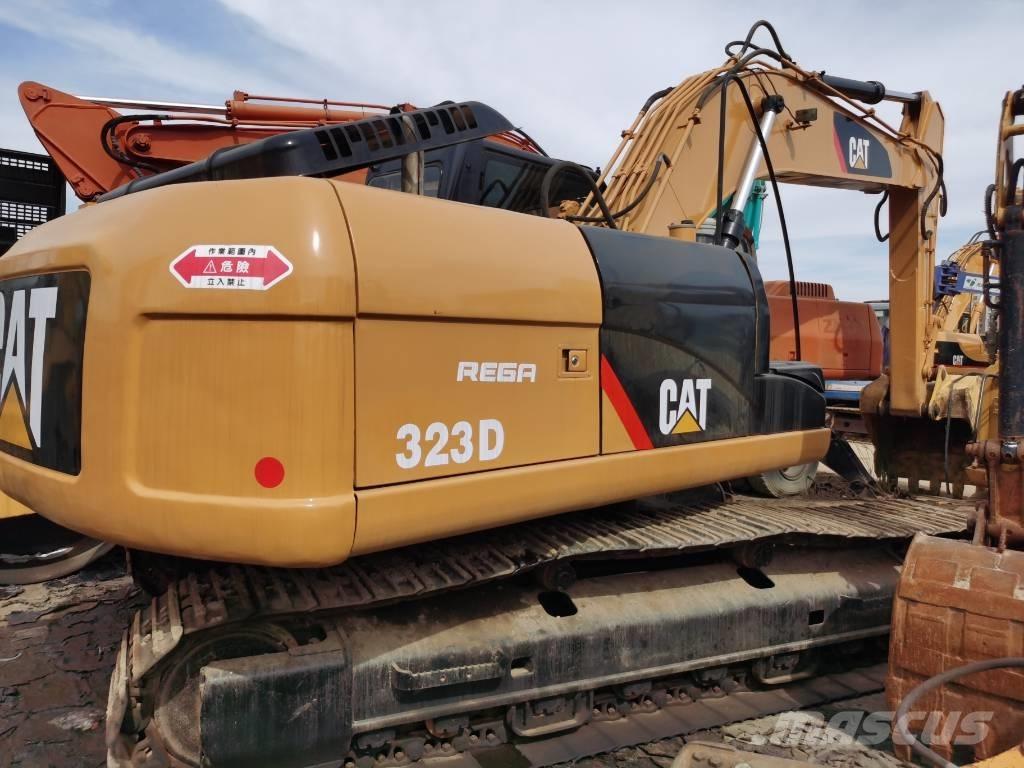 CAT 323D حفارات زحافة