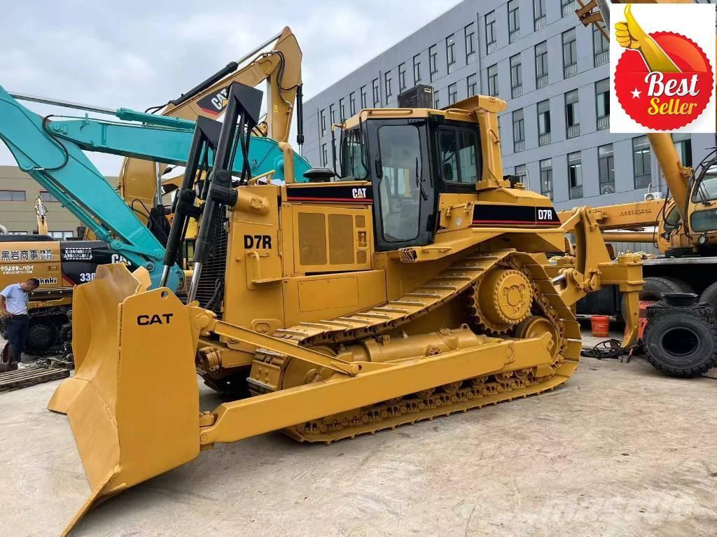 CAT D 7 R بلدوزرات مجنزرة