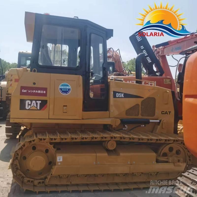 CAT D 5 K بلدوزرات مجنزرة