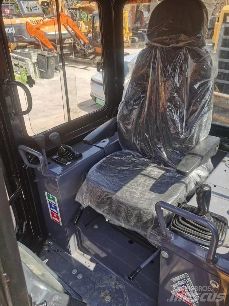 CAT D 5 K بلدوزرات مجنزرة