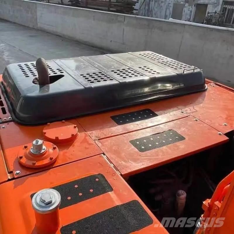 Hitachi ZX 200 حفارات زحافة