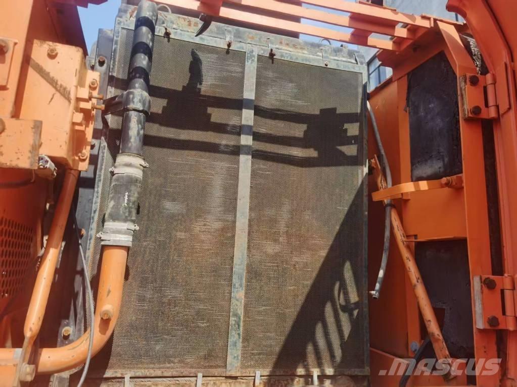 Doosan DH 210 W-7 حفارات بعجل