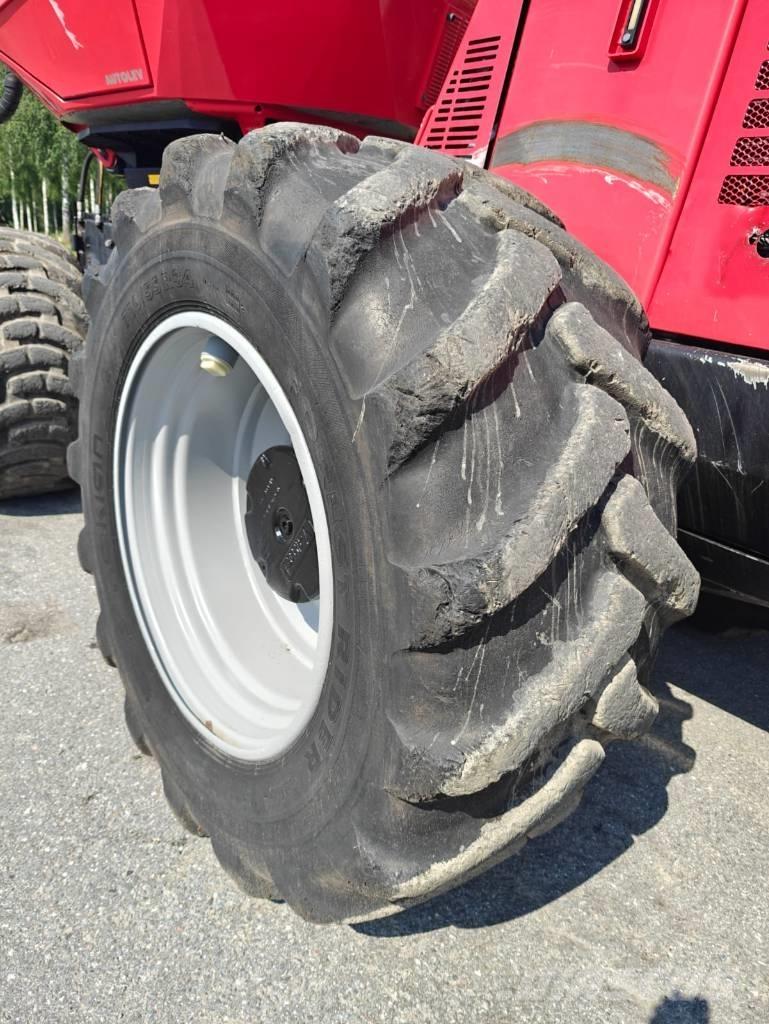 Komatsu 911.4 حصادات