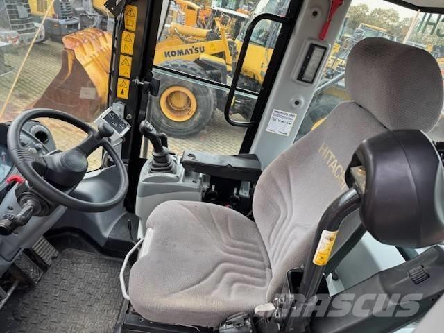 Hitachi ZW 250-6 لوادر بعجل