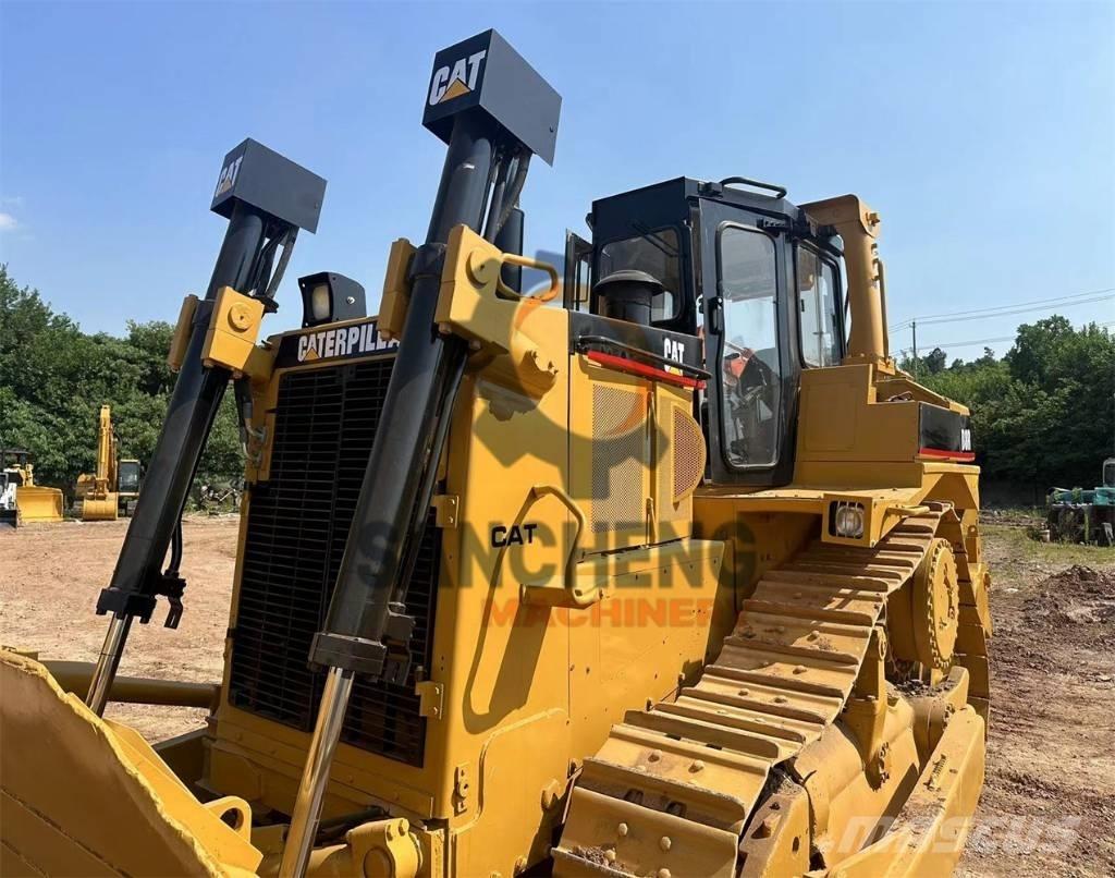 CAT D 8 R بلدوزرات مجنزرة