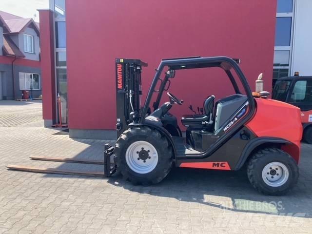 Manitou MC 25 شاحنات الطرق الوعرة