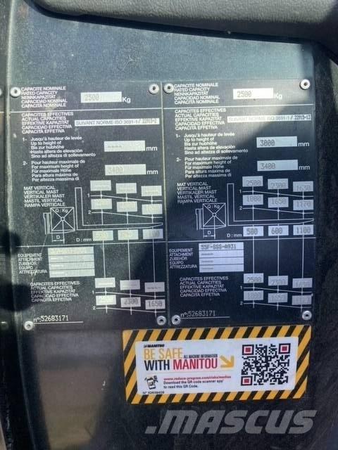 Manitou MC 25 شاحنات الطرق الوعرة