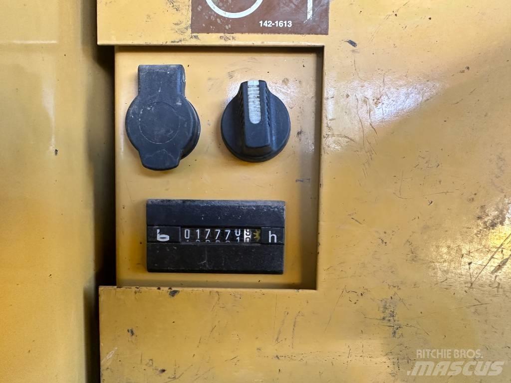 CAT M 320 VAH حفارات بعجل