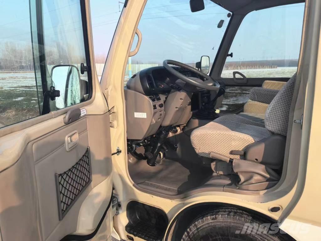 Toyota Coaster Bus حافلة صغيرة