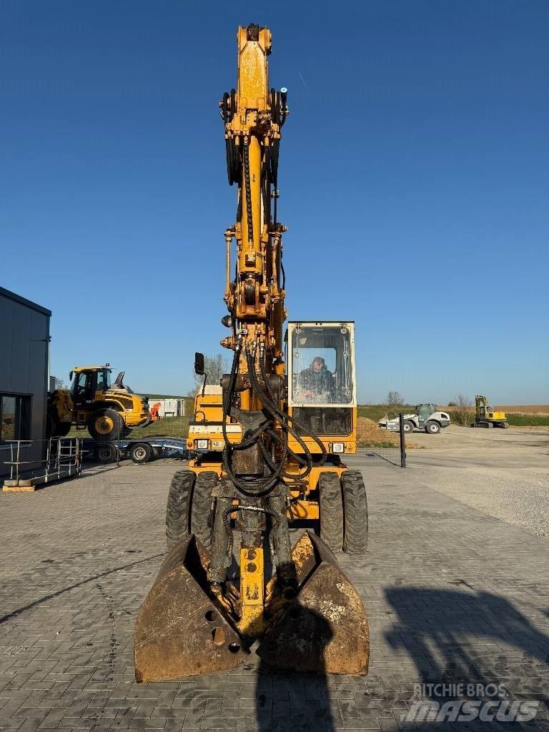 Liebherr A 900 C حفارات بعجل