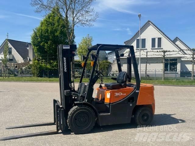 Doosan D30 Plus شاحنات الديزل