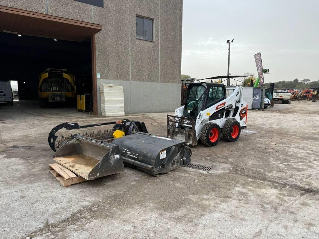 Bobcat S 590 لوادر انزلاقية التوجيه