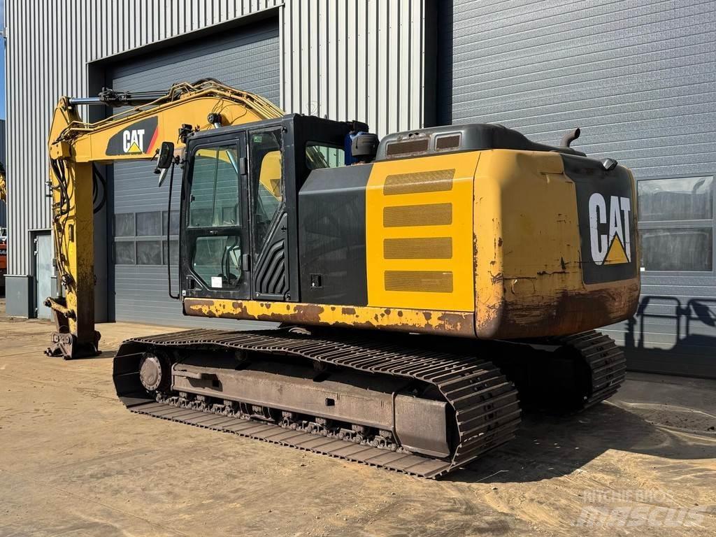 CAT 323EL حفارات زحافة