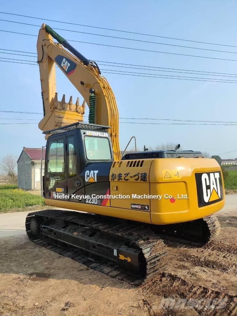 CAT 323 حفارات زحافة