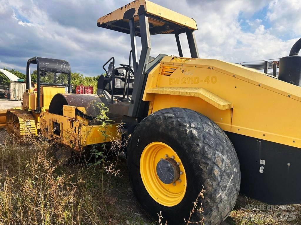 Bomag BW 211 D-40 مداحل مزدوجة