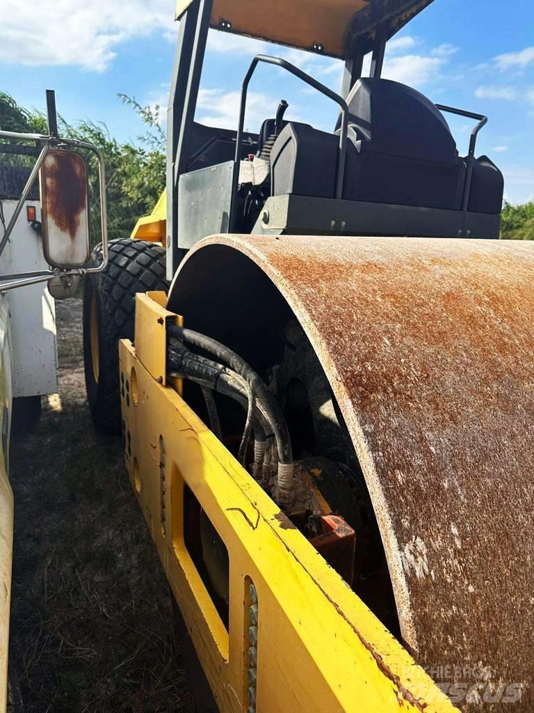 Bomag BW 211 D-40 مداحل مزدوجة