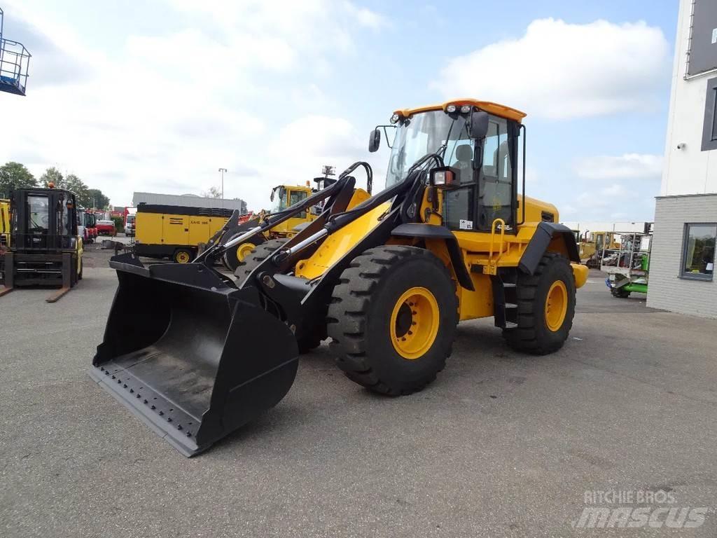 JCB 426E لوادر بعجل