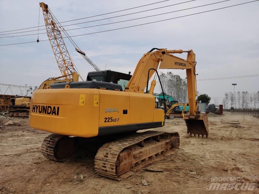 Hyundai R225LC-7 حفارات زحافة