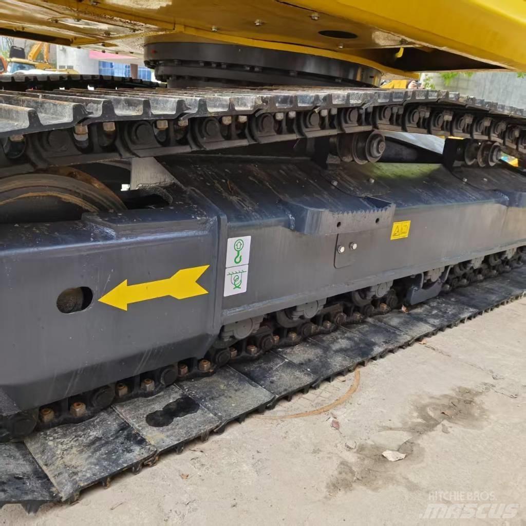 Komatsu PC 200-8 حفارات زحافة