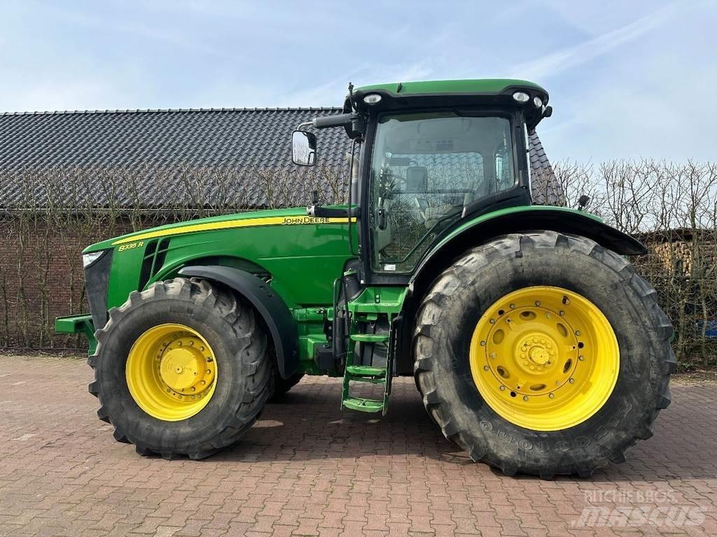 John Deere 8335R الجرارات