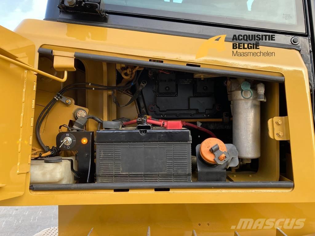 CAT D 6 K 2 LGP بلدوزرات مجنزرة