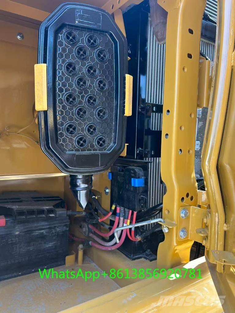 CAT 320 حفارات زحافة