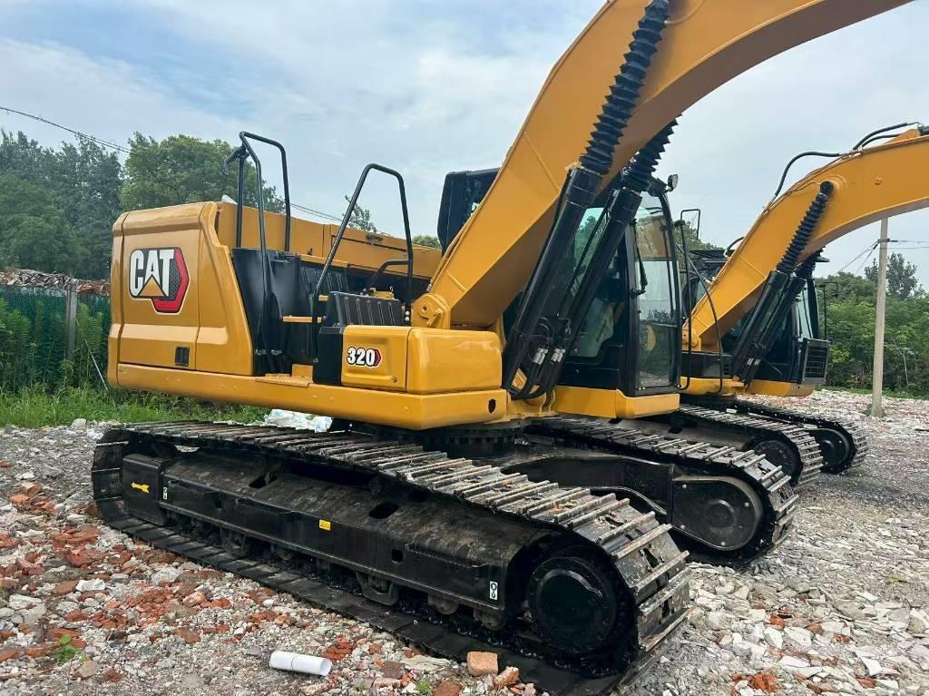 CAT 320 حفارات زحافة