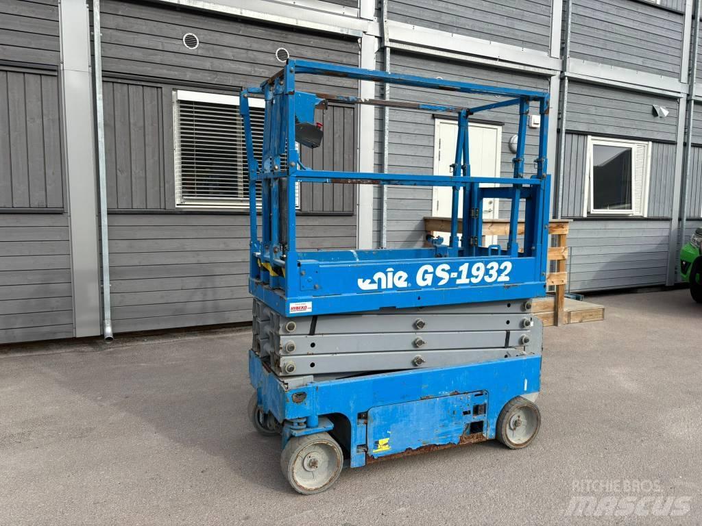 Genie GS 1932 رافعات مقصية الشكل