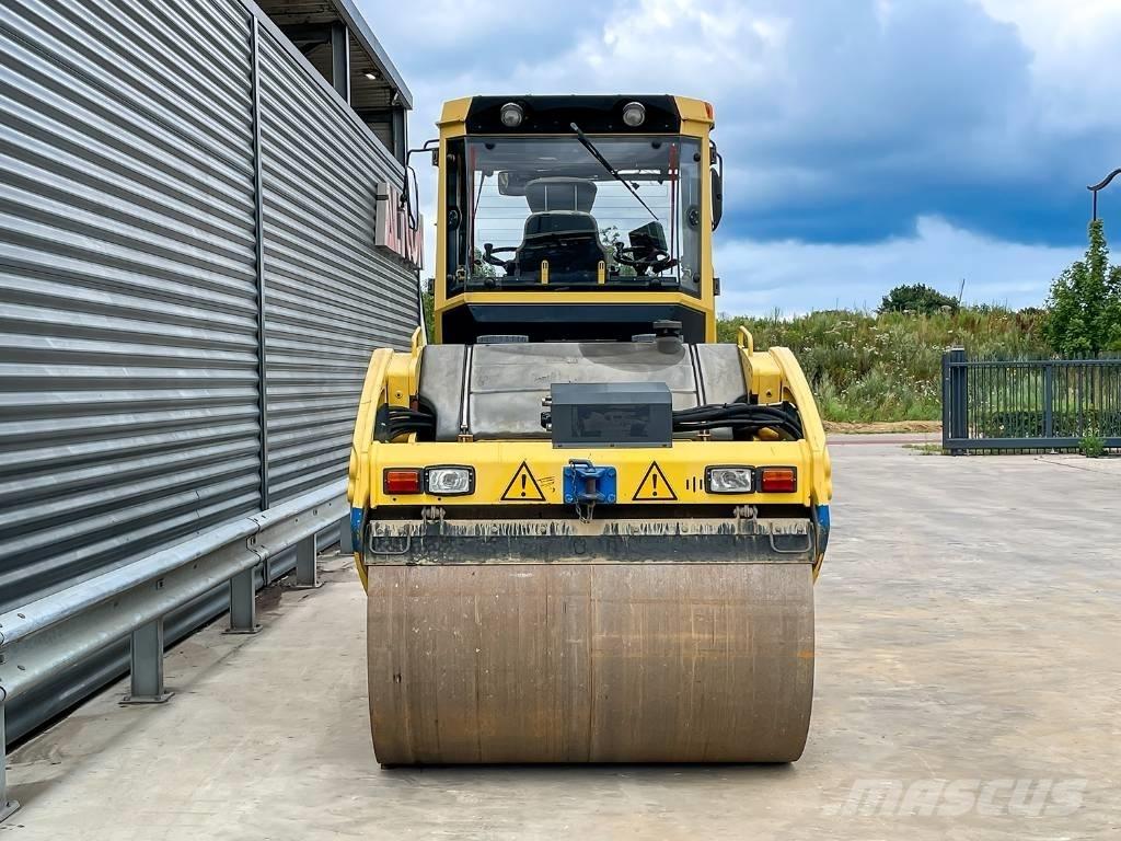 Bomag BW 154 AD-4 مداحل ثنائية الاسطوانة